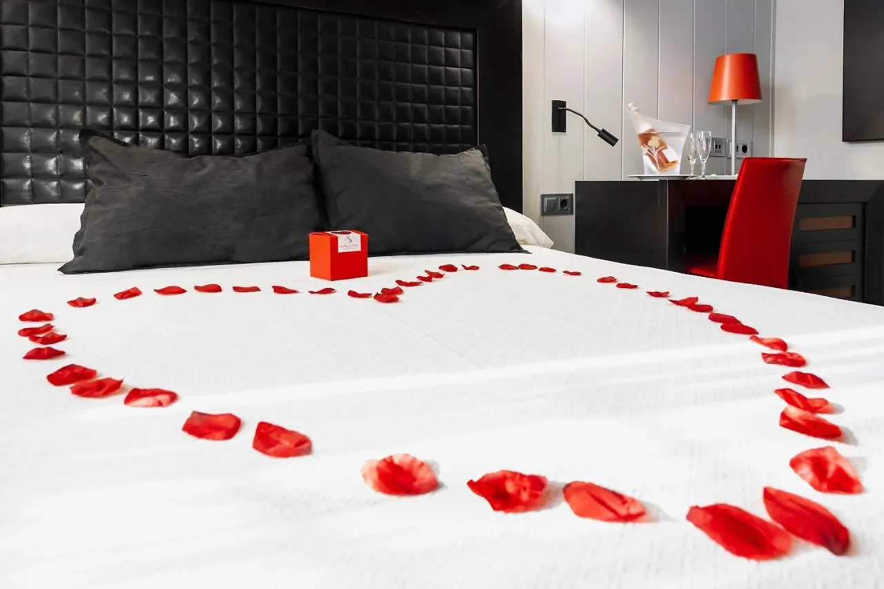 Salles Hotel Aeroport De Girona Риудельотс-де-ла-Сельва