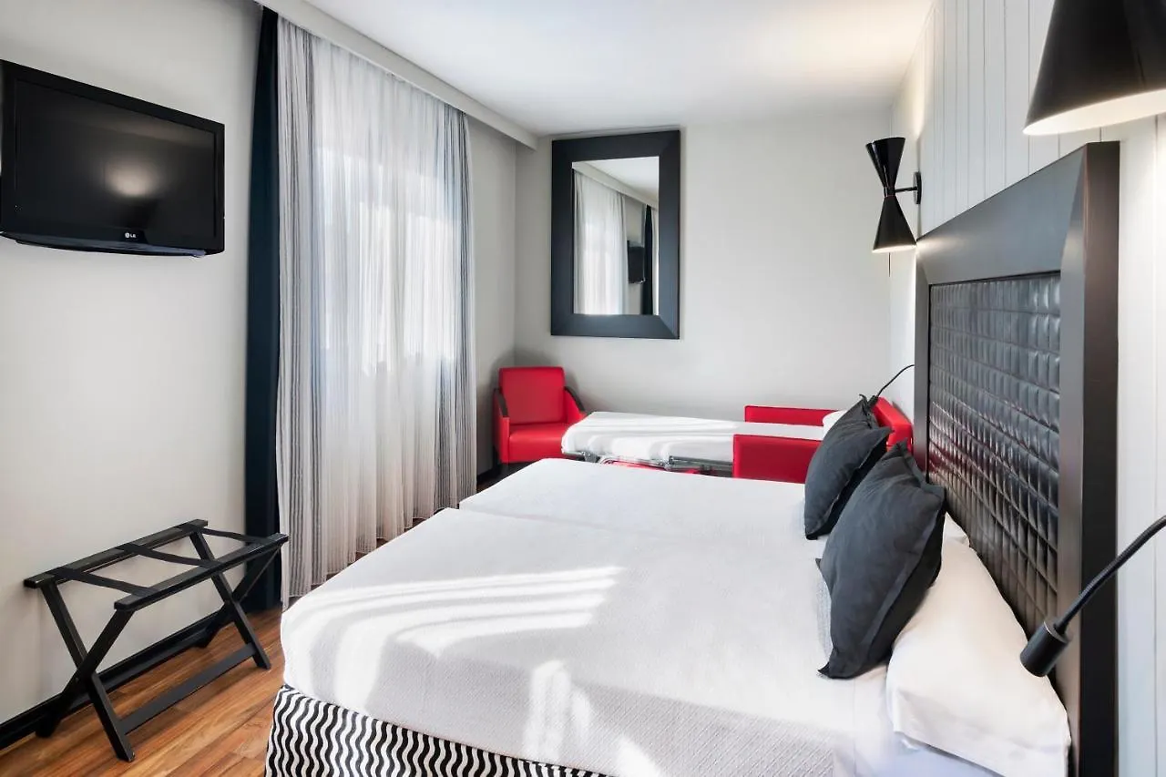 Salles Hotel Aeroport De Girona Риудельотс-де-ла-Сельва
