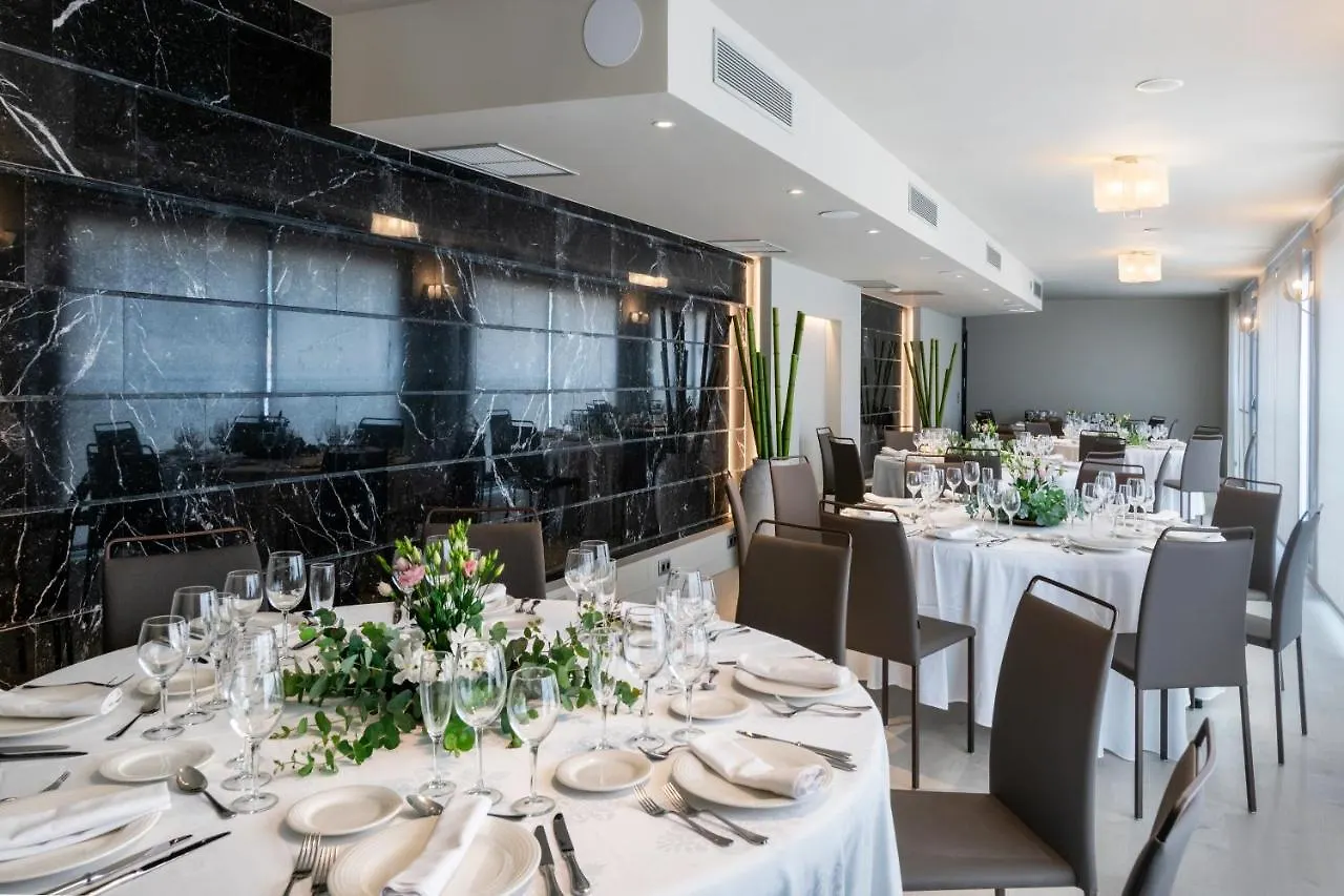 Salles Hotel Aeroport De Girona Риудельотс-де-ла-Сельва 4*,