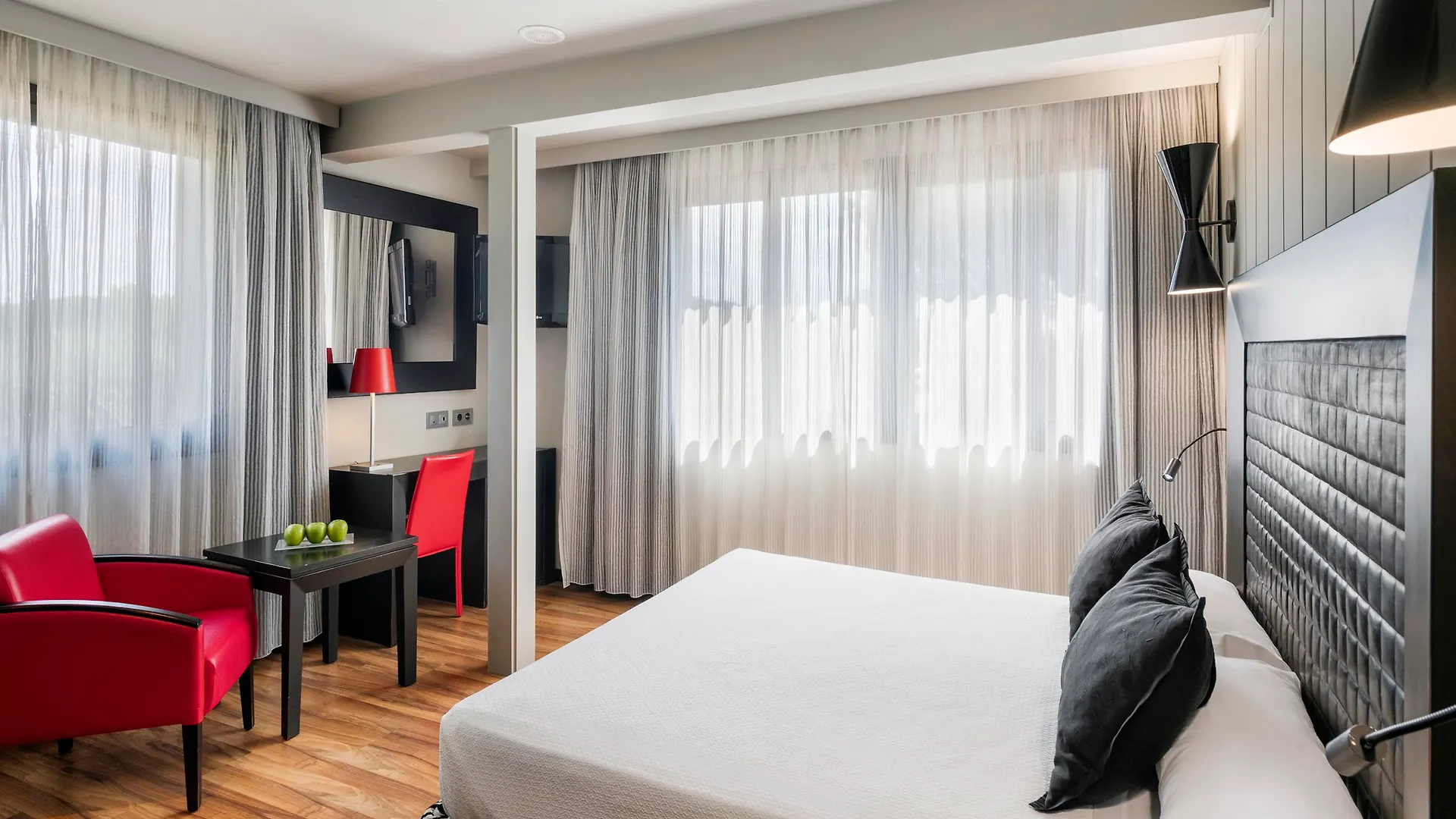 Salles Hotel Aeroport De Girona Риудельотс-де-ла-Сельва 4*,  Испания
