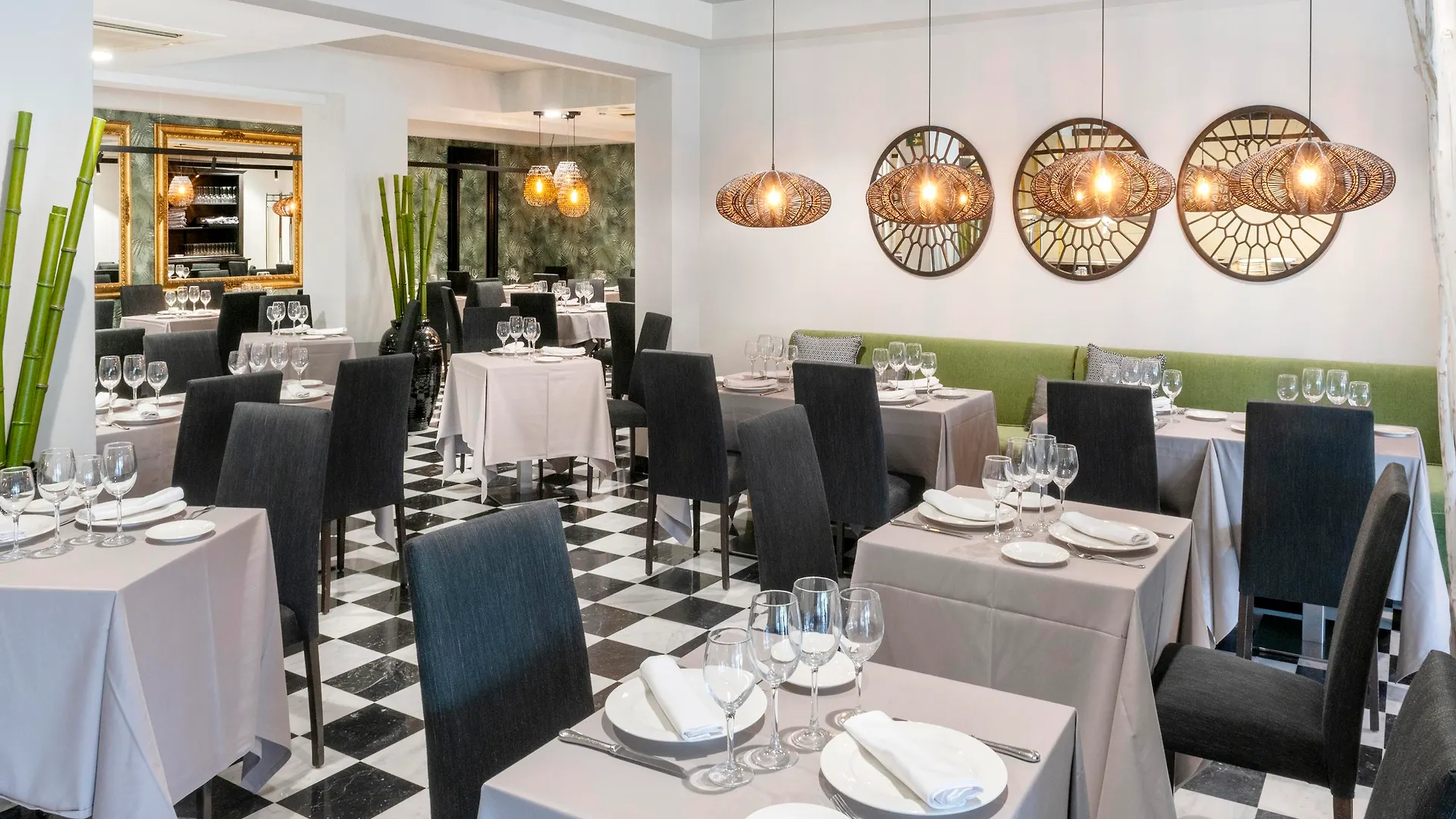 Salles Hotel Aeroport De Girona Риудельотс-де-ла-Сельва