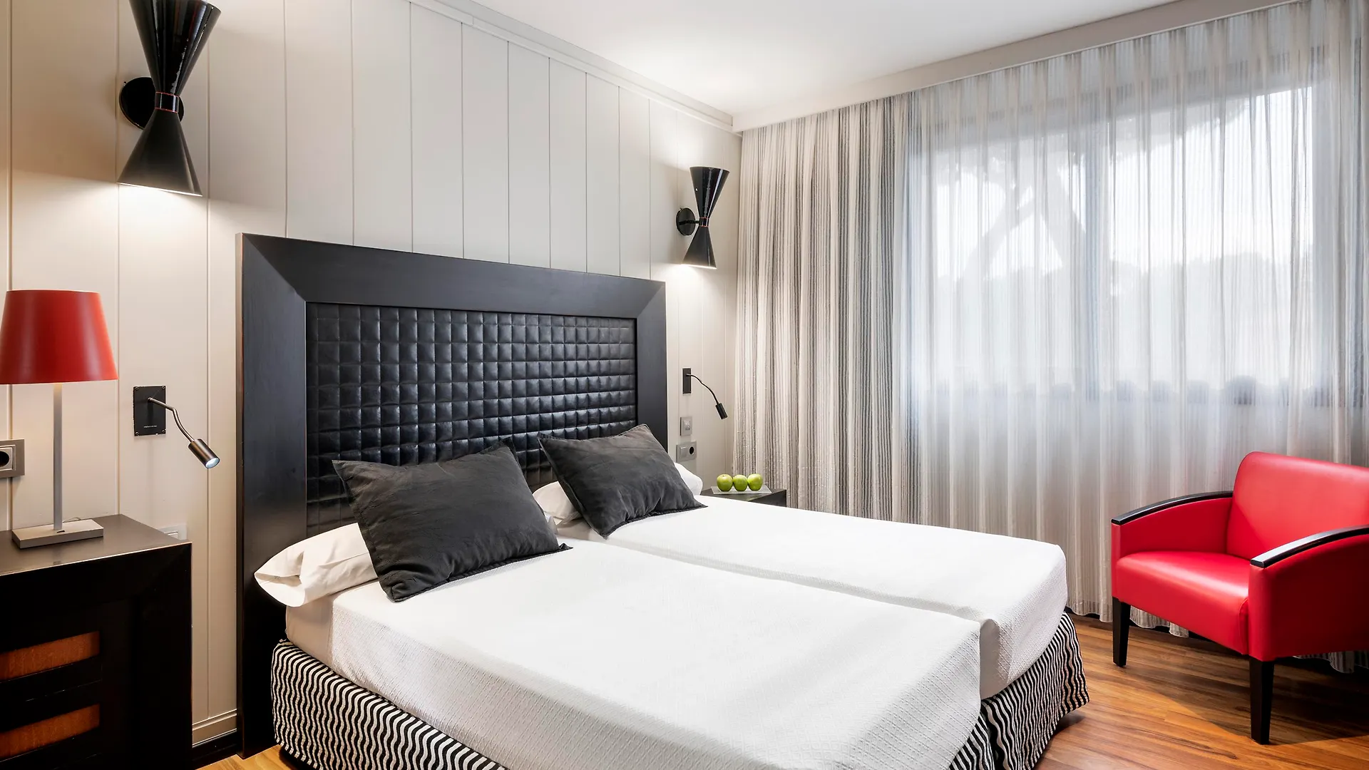 Salles Hotel Aeroport De Girona Риудельотс-де-ла-Сельва 4*,  Испания