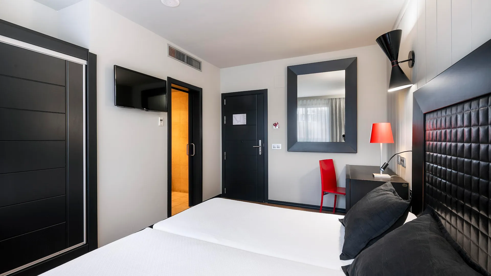 ****  Salles Hotel Aeroport De Girona Риудельотс-де-ла-Сельва Испания