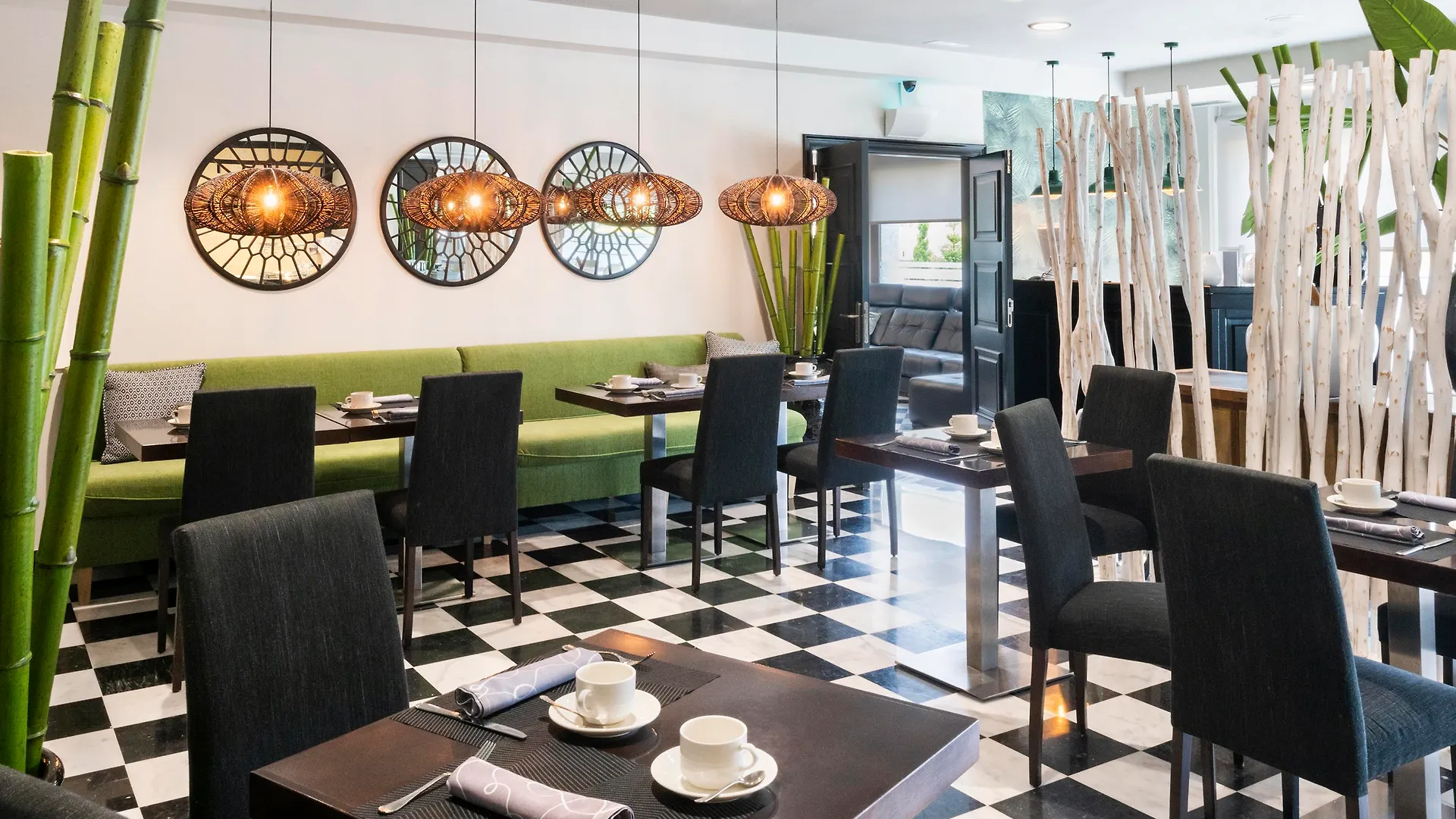 Salles Hotel Aeroport De Girona Риудельотс-де-ла-Сельва