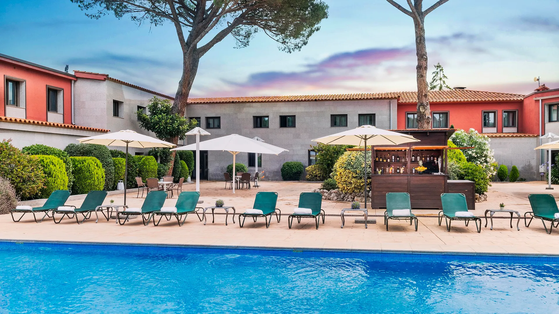 Salles Hotel Aeroport De Girona Риудельотс-де-ла-Сельва