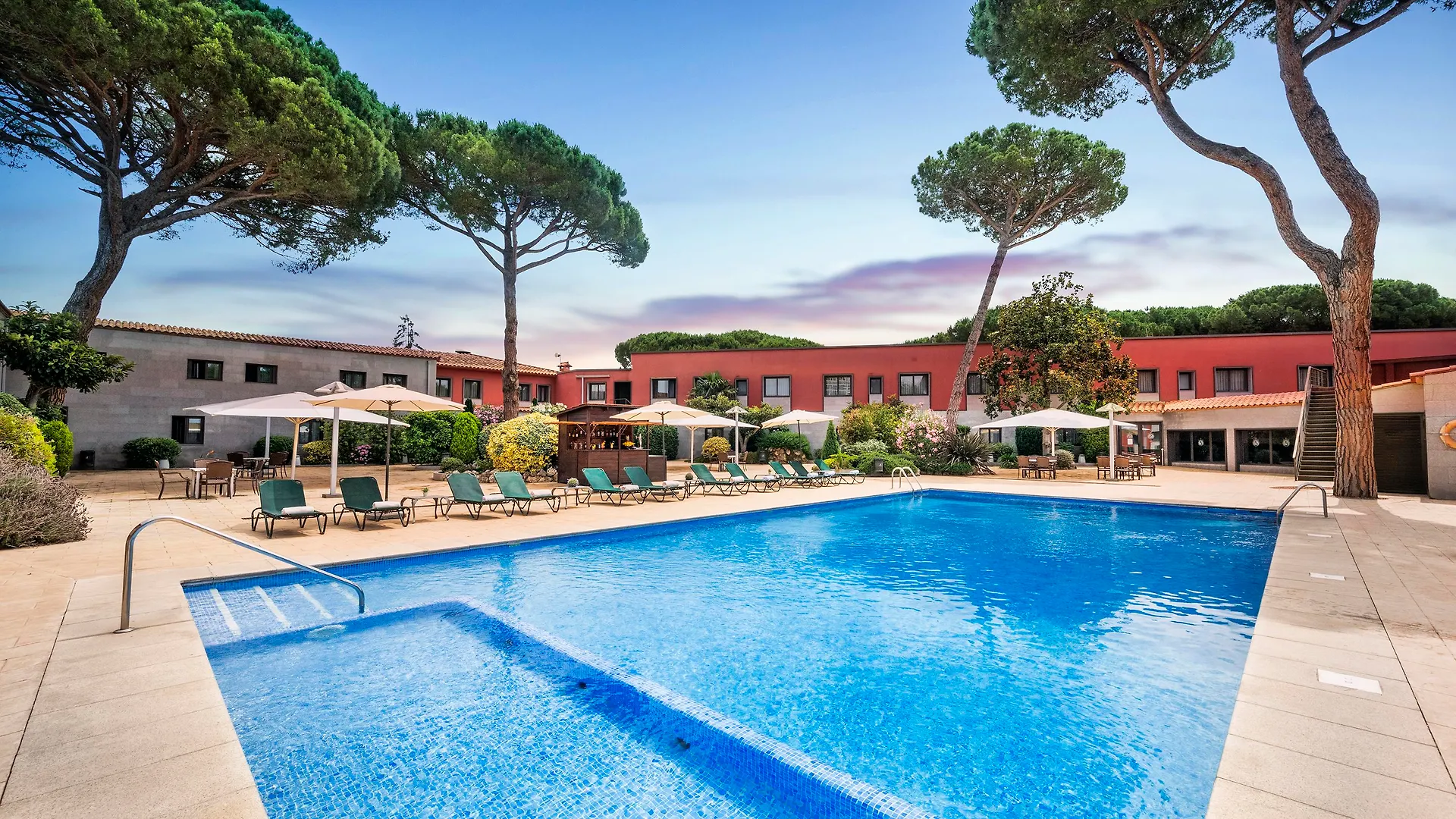 Salles Hotel Aeroport De Girona Риудельотс-де-ла-Сельва