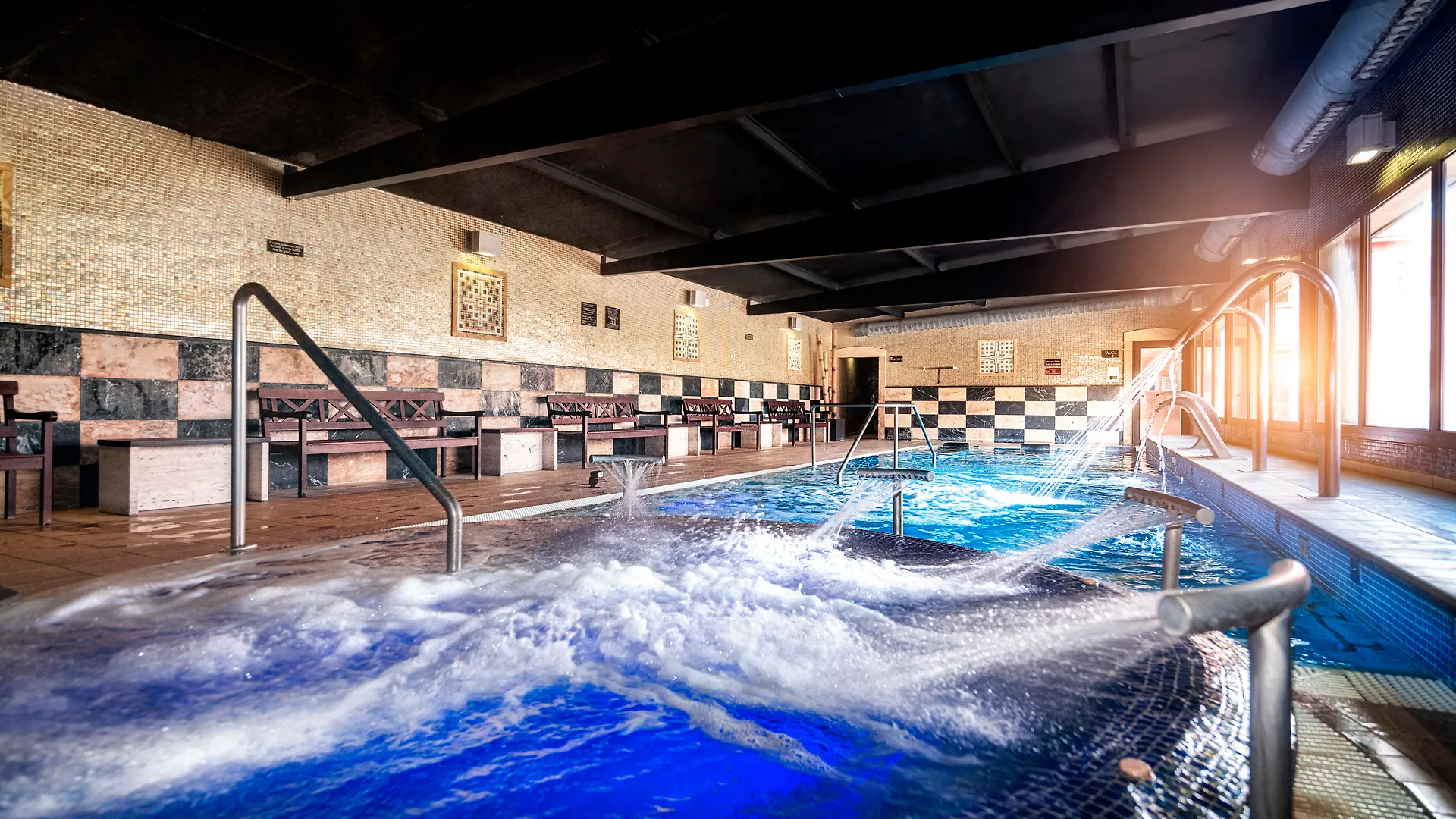 Salles Hotel Aeroport De Girona Риудельотс-де-ла-Сельва