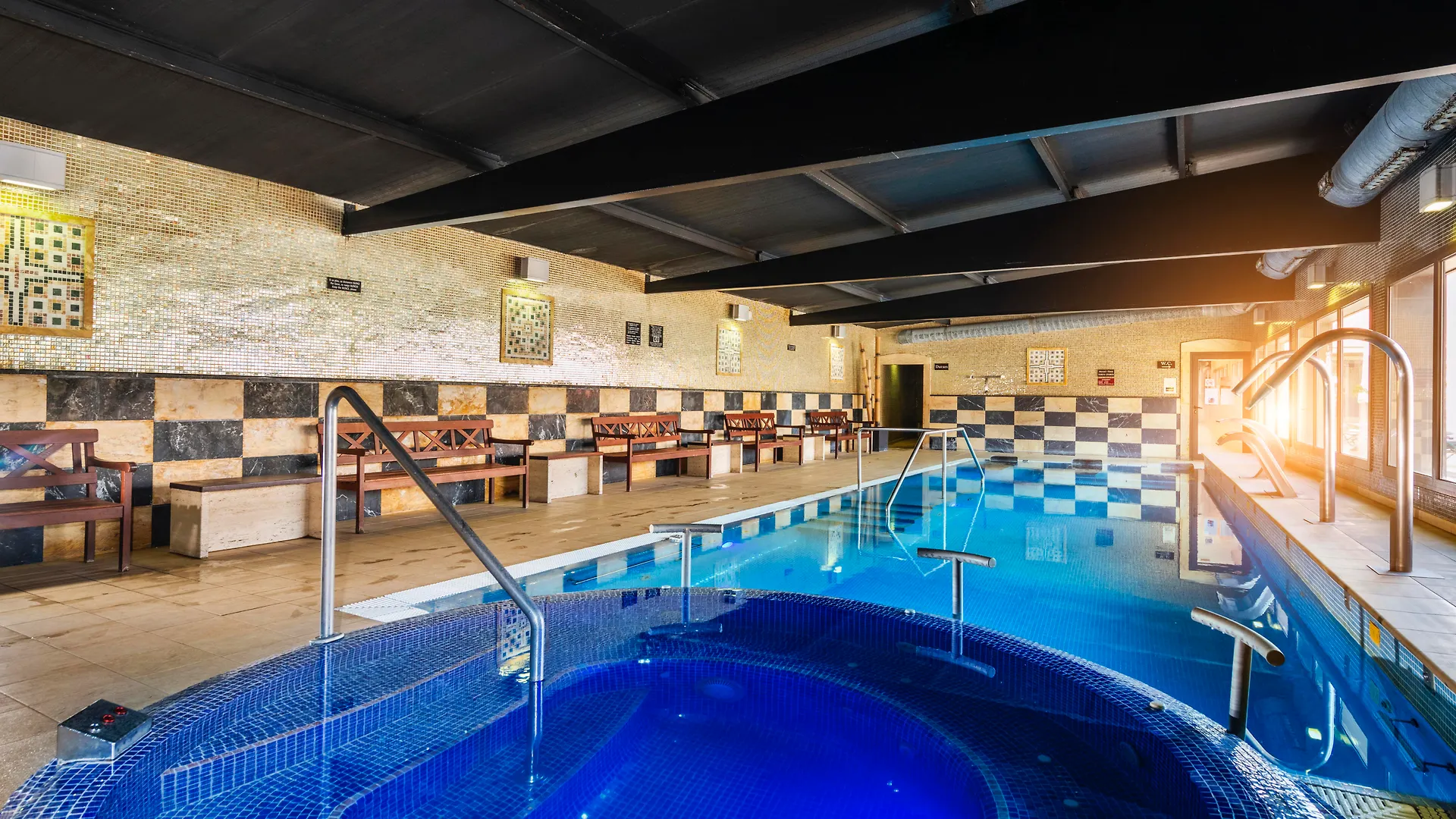 Salles Hotel Aeroport De Girona Риудельотс-де-ла-Сельва