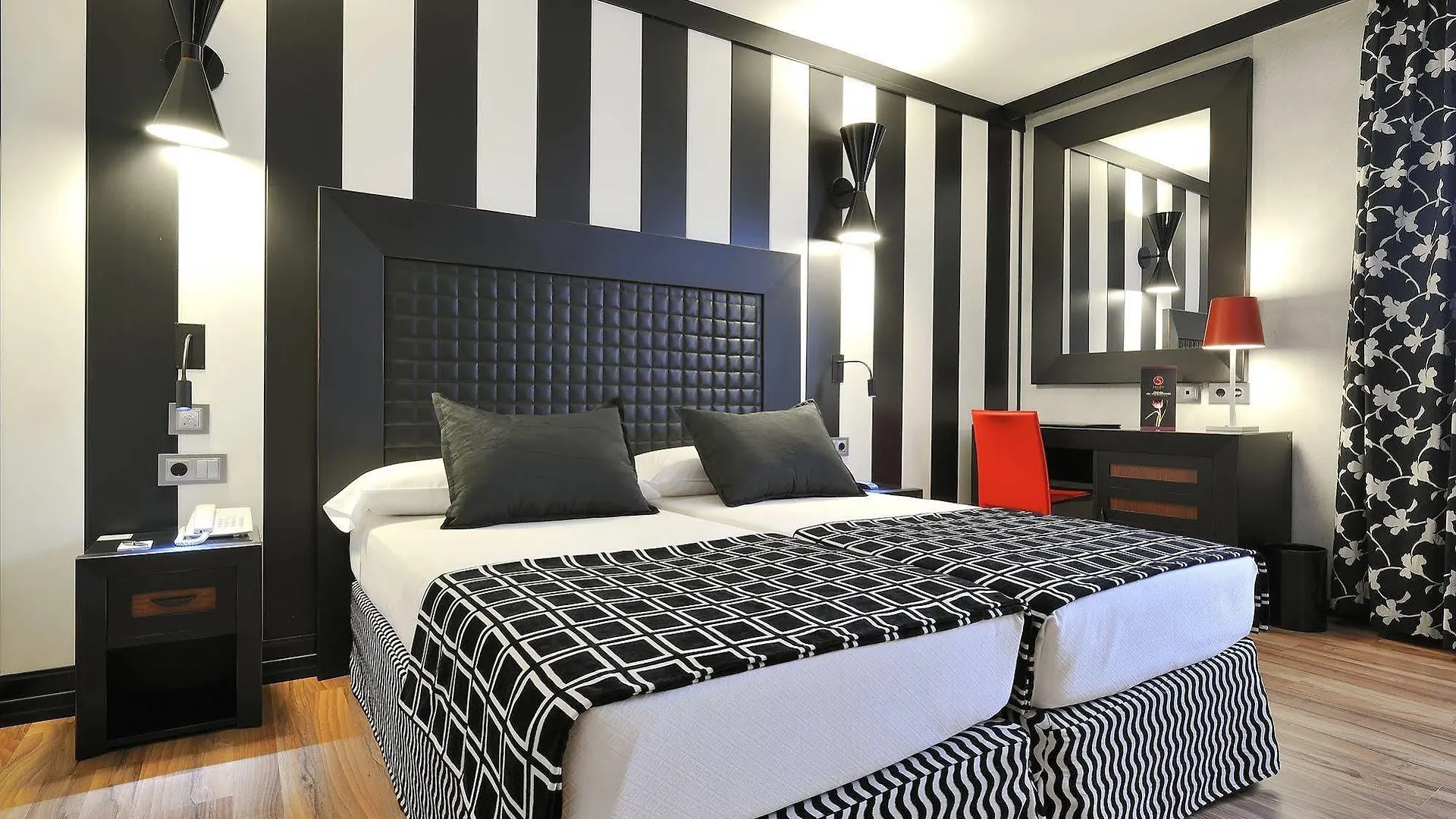 Salles Hotel Aeroport De Girona Риудельотс-де-ла-Сельва